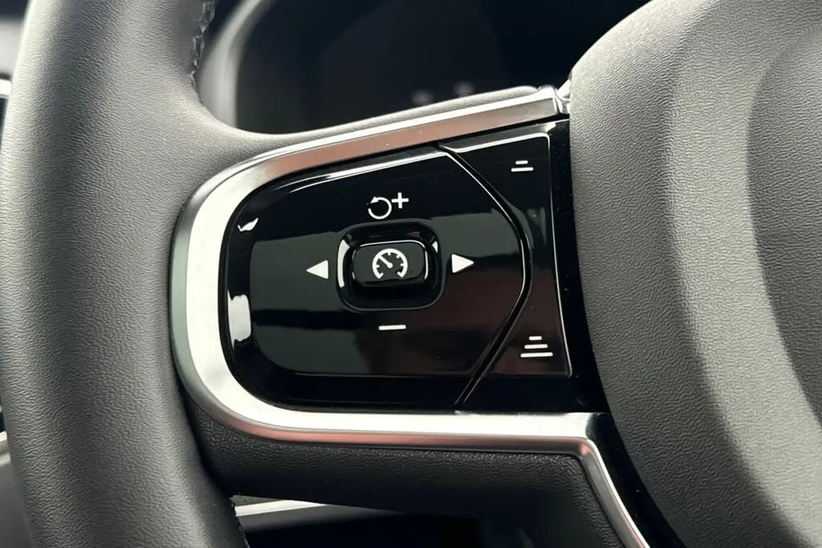 2023-volvo-xc90-20-t8-ultimate-dark-big-10