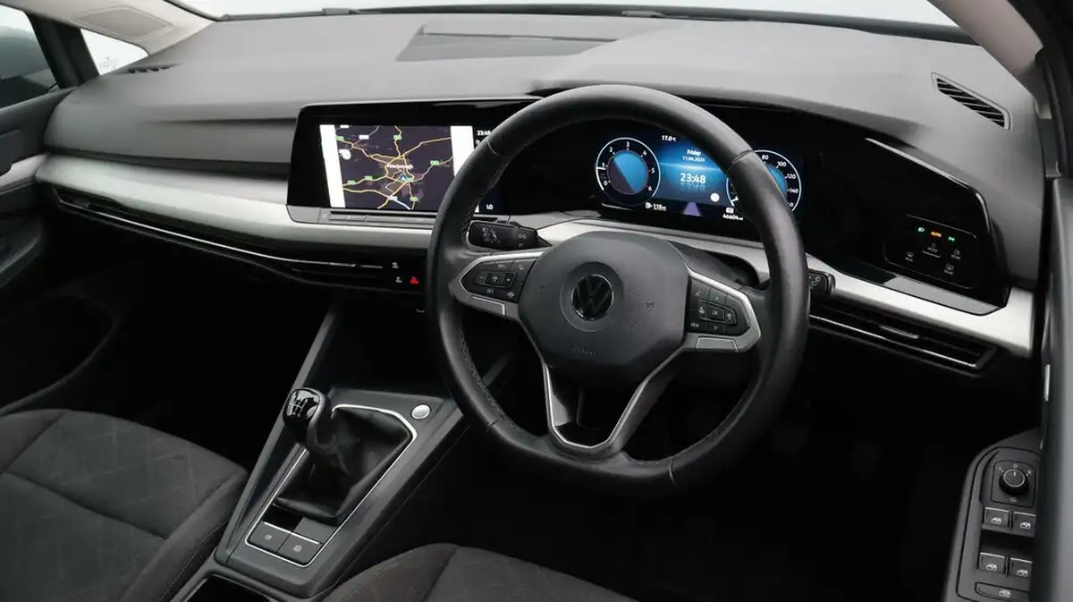 2022-volkswagen-golf-20tdi-life-hatchback-big-9