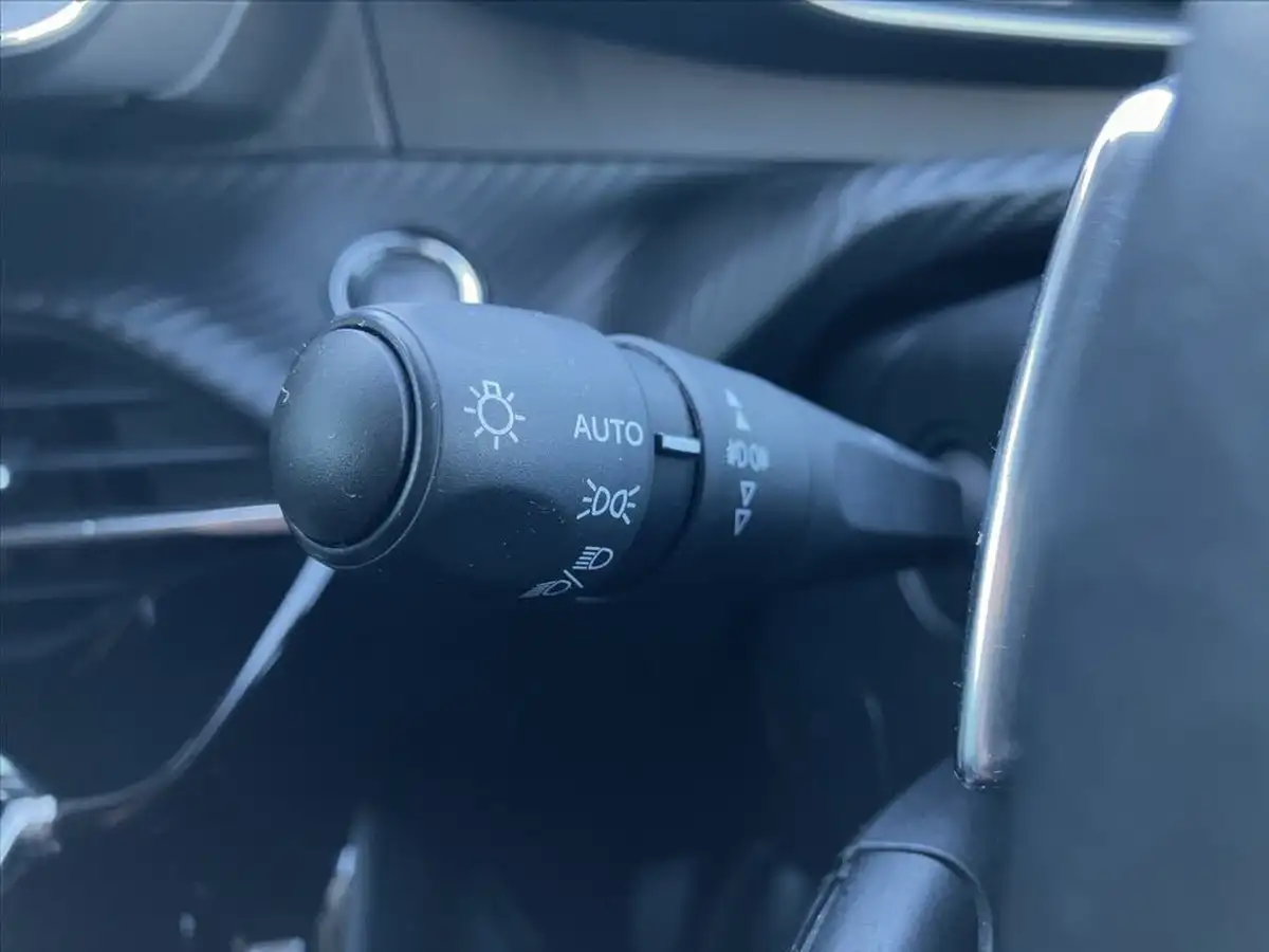 2021-peugeot-2008-suv-12-puretech-allure-premium-130bhp-eat8-big-28