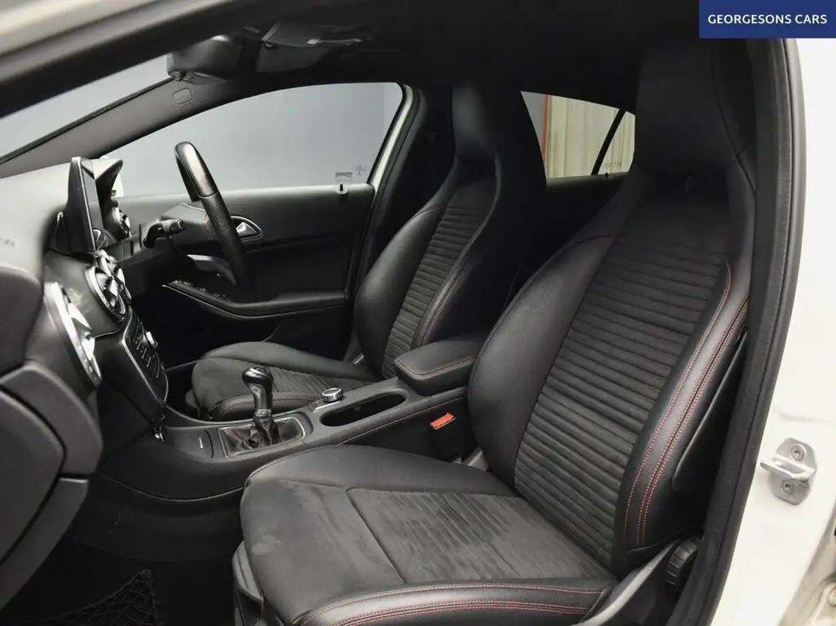 2015-mercedes-benz-gla-class-21d-gla-200d-amg-line-ss-big-18