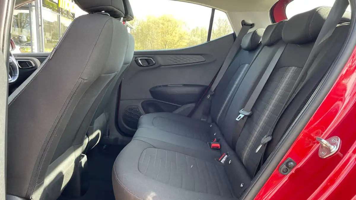 2022-hyundai-i10-12-se-connect-big-13