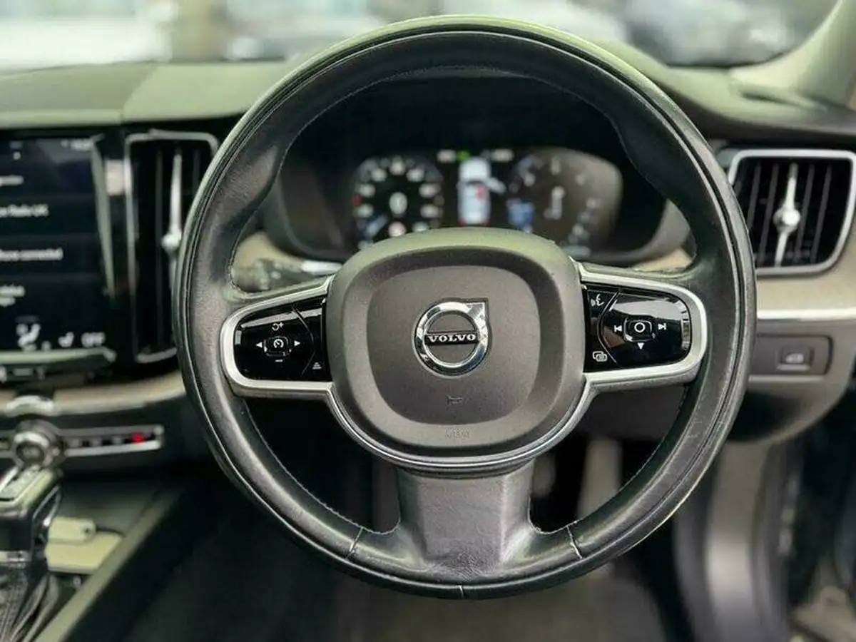 2018-volvo-xc60-20td-d4-inscription-pro-4x4-geartronic-big-46