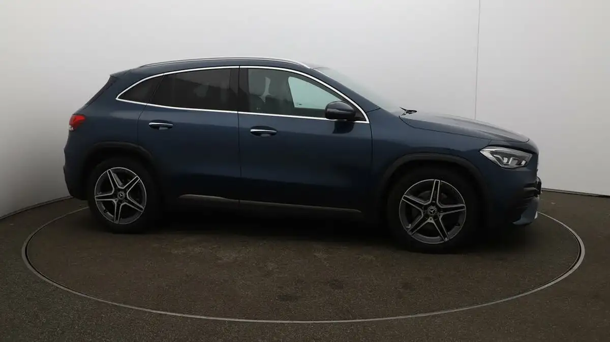 2022-mercedes-benz-gla-class-13-gla-200-amg-line-premium-big-39