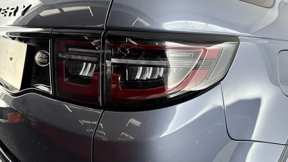 2021-land-rover-discovery-sport-15-p300e-r-dynamic-se-big-22