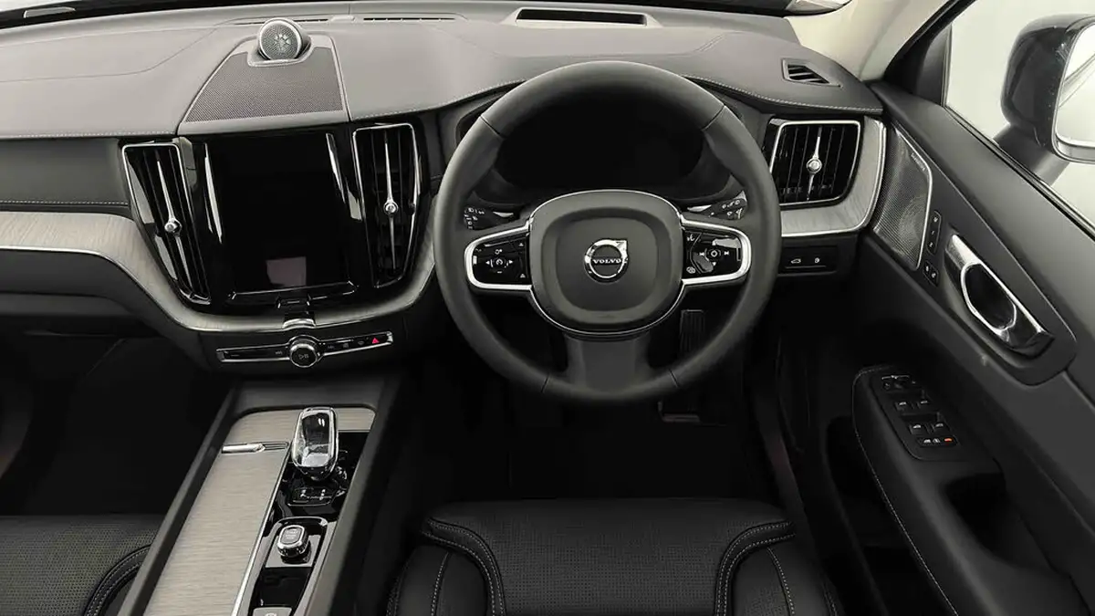 2024-volvo-xc60-20-t8-ultimate-dark-big-10