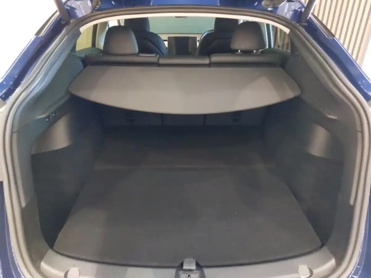 2022-tesla-model-y-e-long-range-big-7