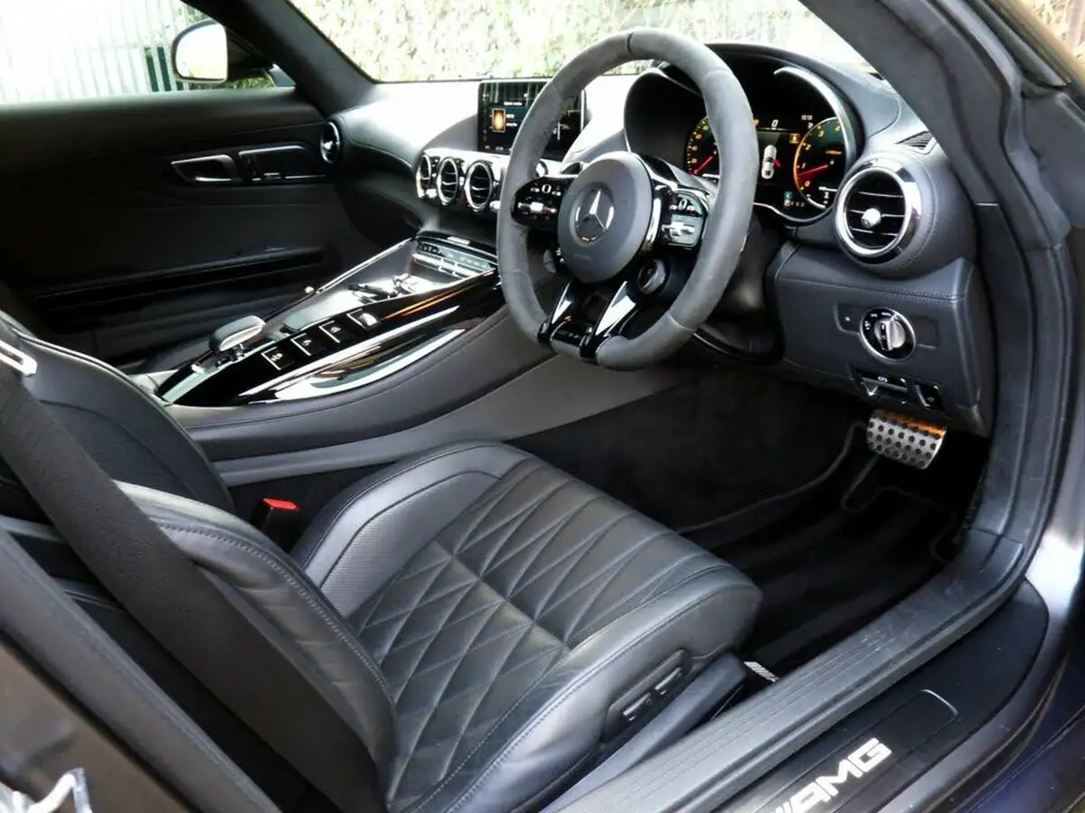 2021-mercedes-benz-amg-40-gt-night-edition-coupe-big-4