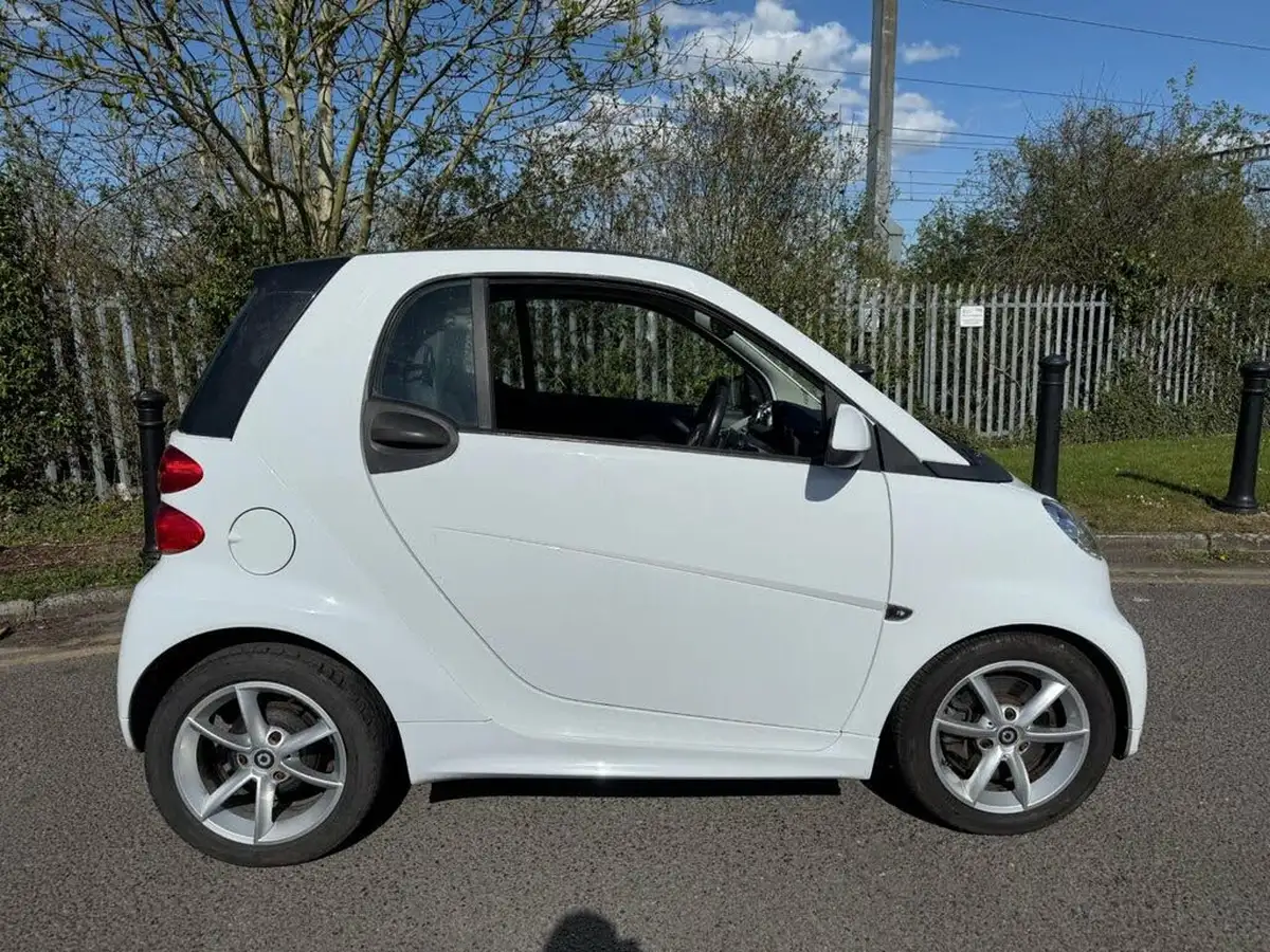 2013-smart-fortwo-10-edition-21-coupe-big-4