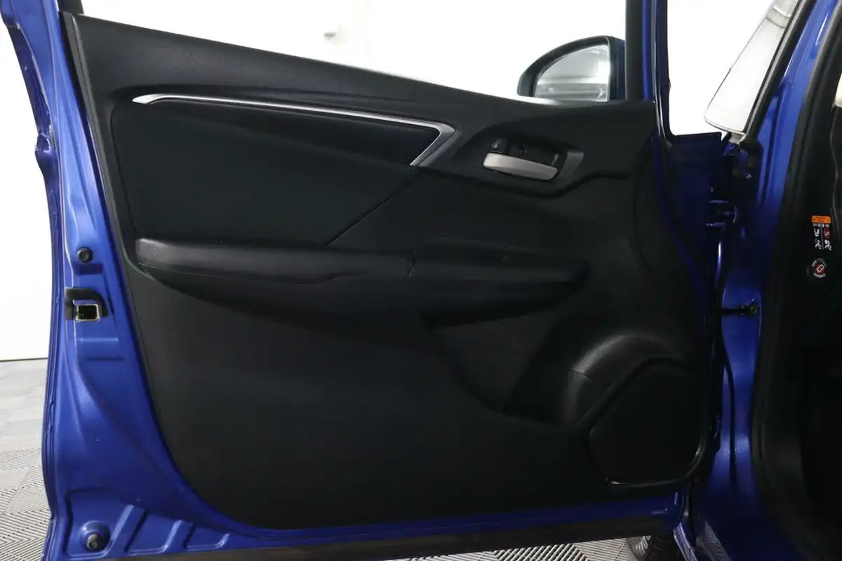 2015-honda-jazz-13-i-vtec-se-cvt-big-36