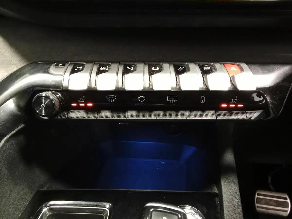 2021-peugeot-3008-suv-big-24