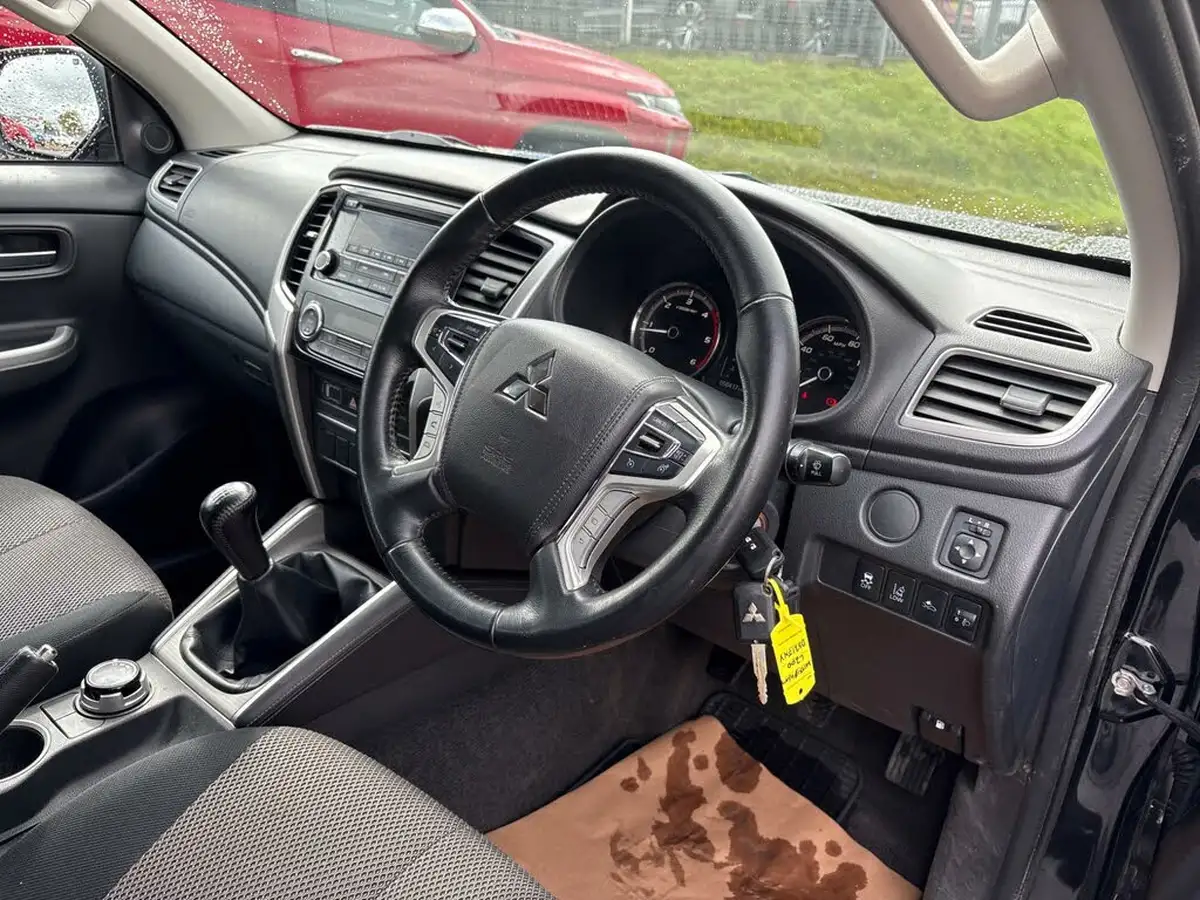 2021-mitsubishi-l200-22di-d-trojan-big-23
