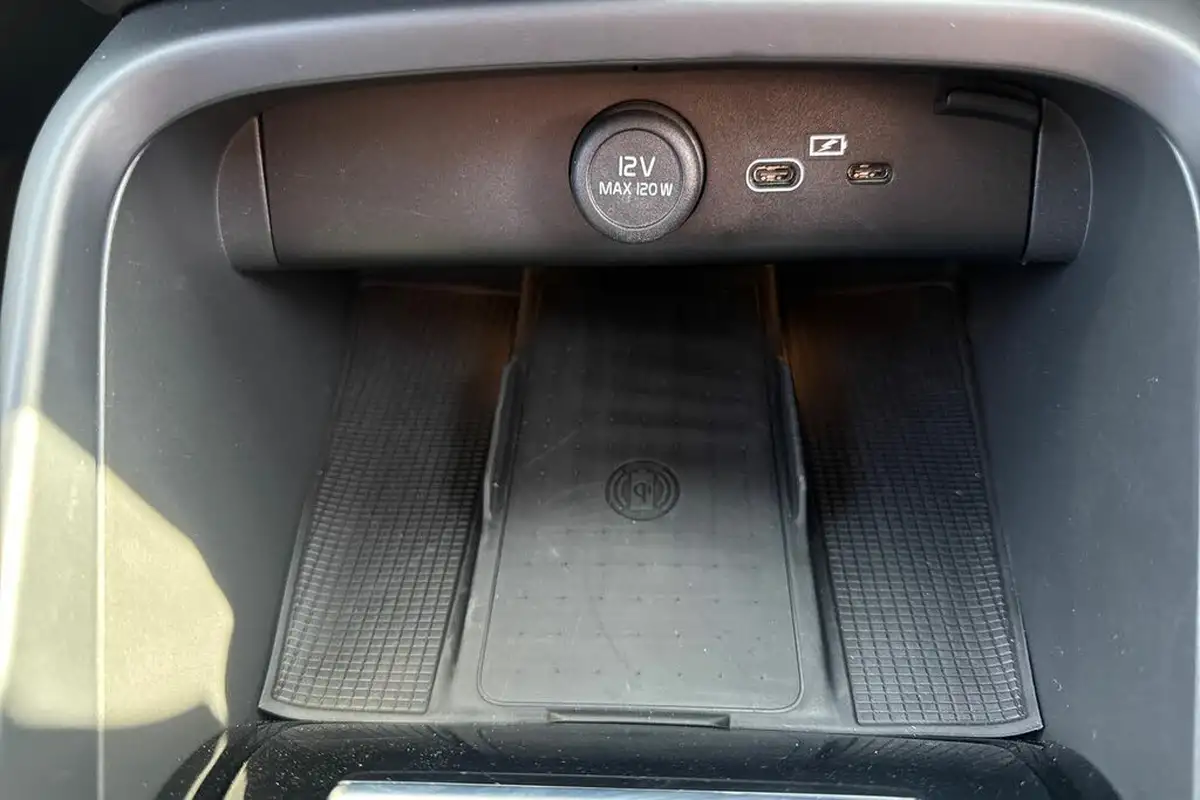 2022-volvo-c40-e-twin-recharge-pro-big-29