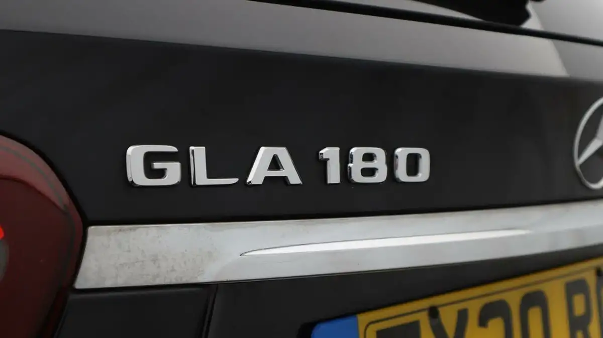 2020-mercedes-benz-gla-class-16-gla-180-amg-line-edition-7g-dct-big-20