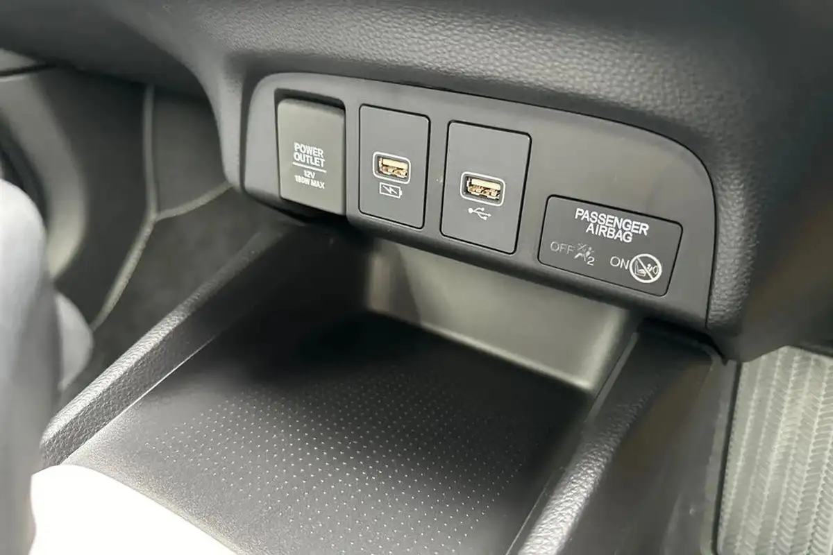 2025-honda-jazz-15-i-mmd-elegance-big-35