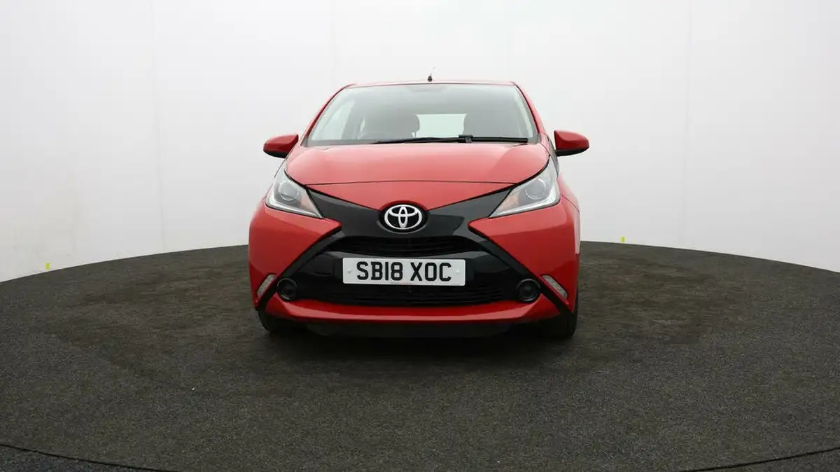 2018-toyota-aygo-10-vvt-i-x-play-71bhp-3d-big-1