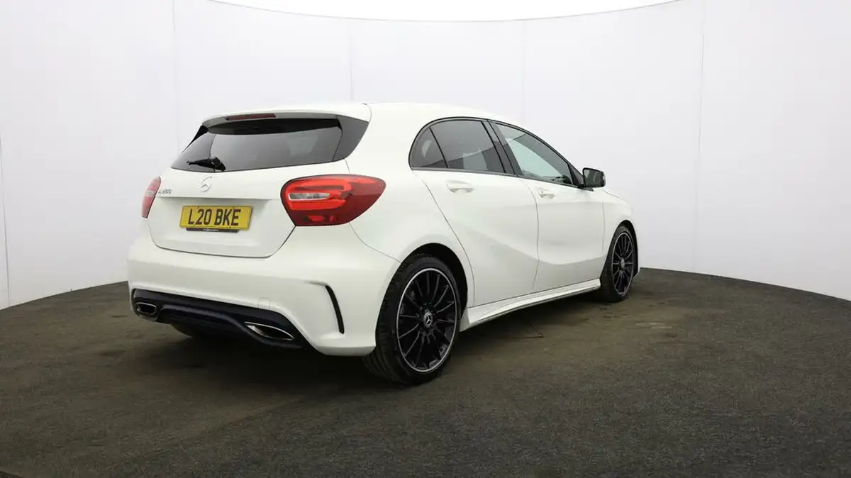 2017-mercedes-benz-a-class-16-a200-amg-line-ss-7g-dct-big-50