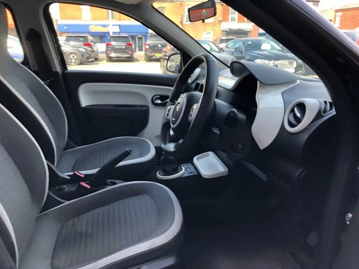 2015-renault-twingo-10-play-big-10