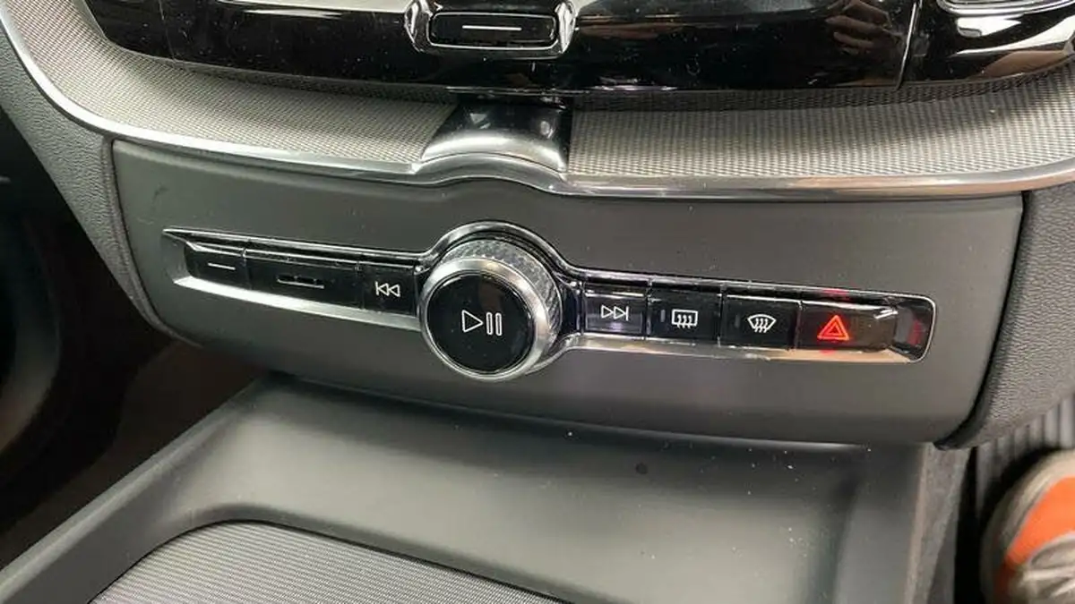 2024-volvo-xc60-20-b5-plus-big-11