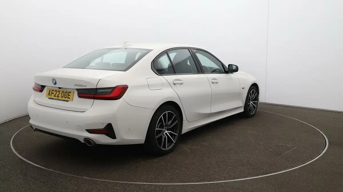 2022-bmw-3-series-20-330e-sport-pro-saloon-4d-big-45