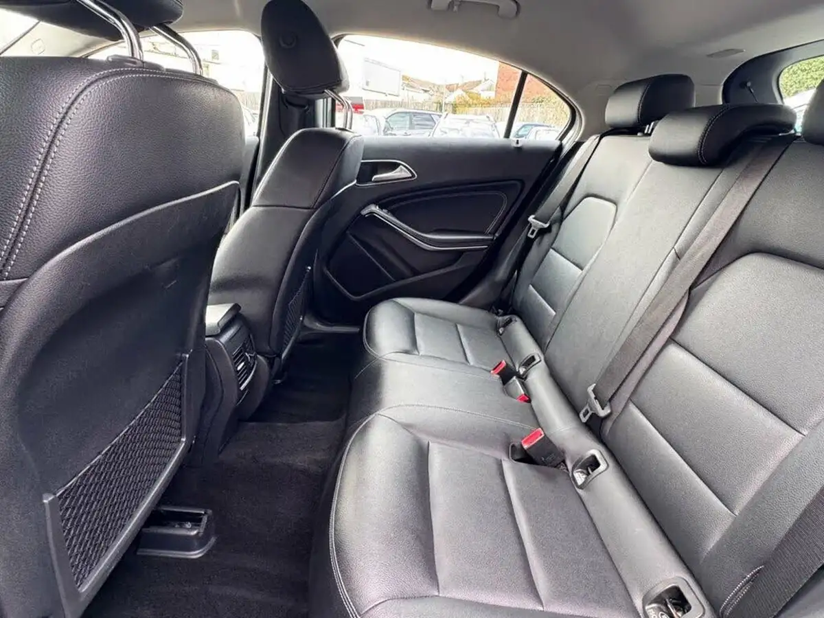 2016-mercedes-benz-a-class-15d-a180d-sport-ss-7g-dct-big-18