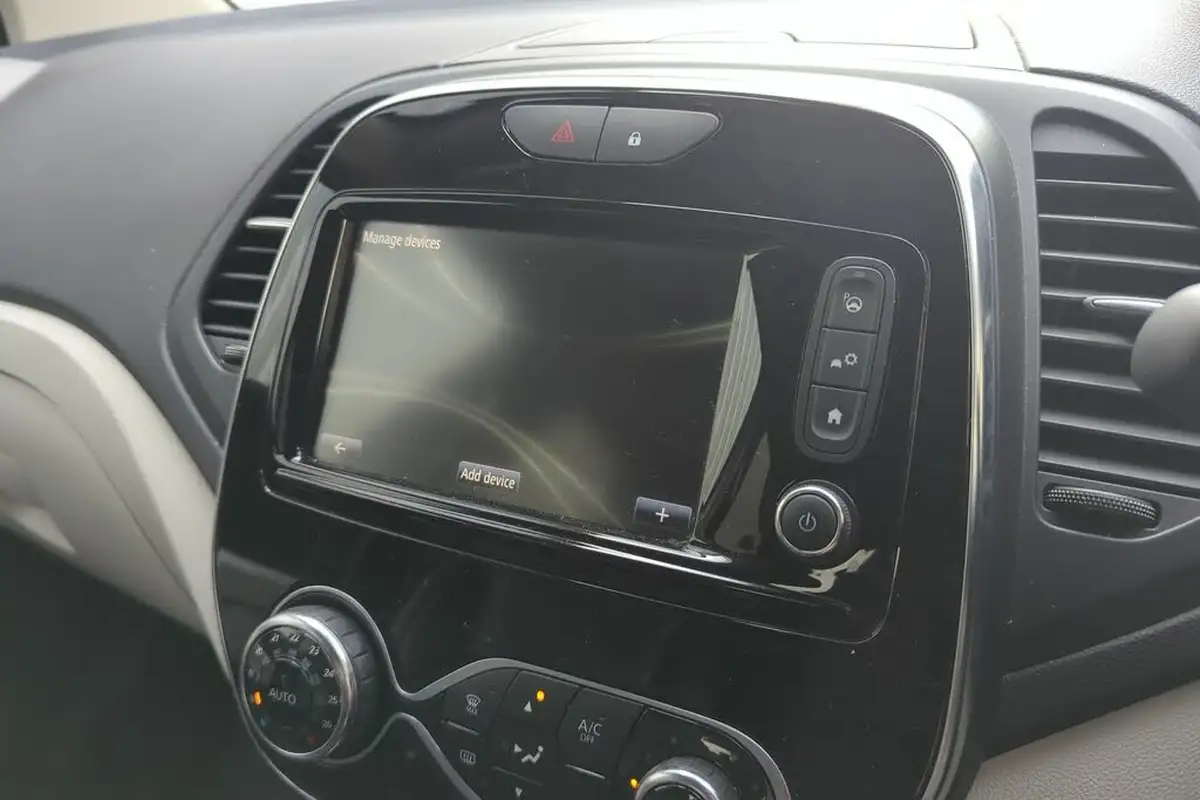 2018-renault-captur-09-tce-gt-line-big-23