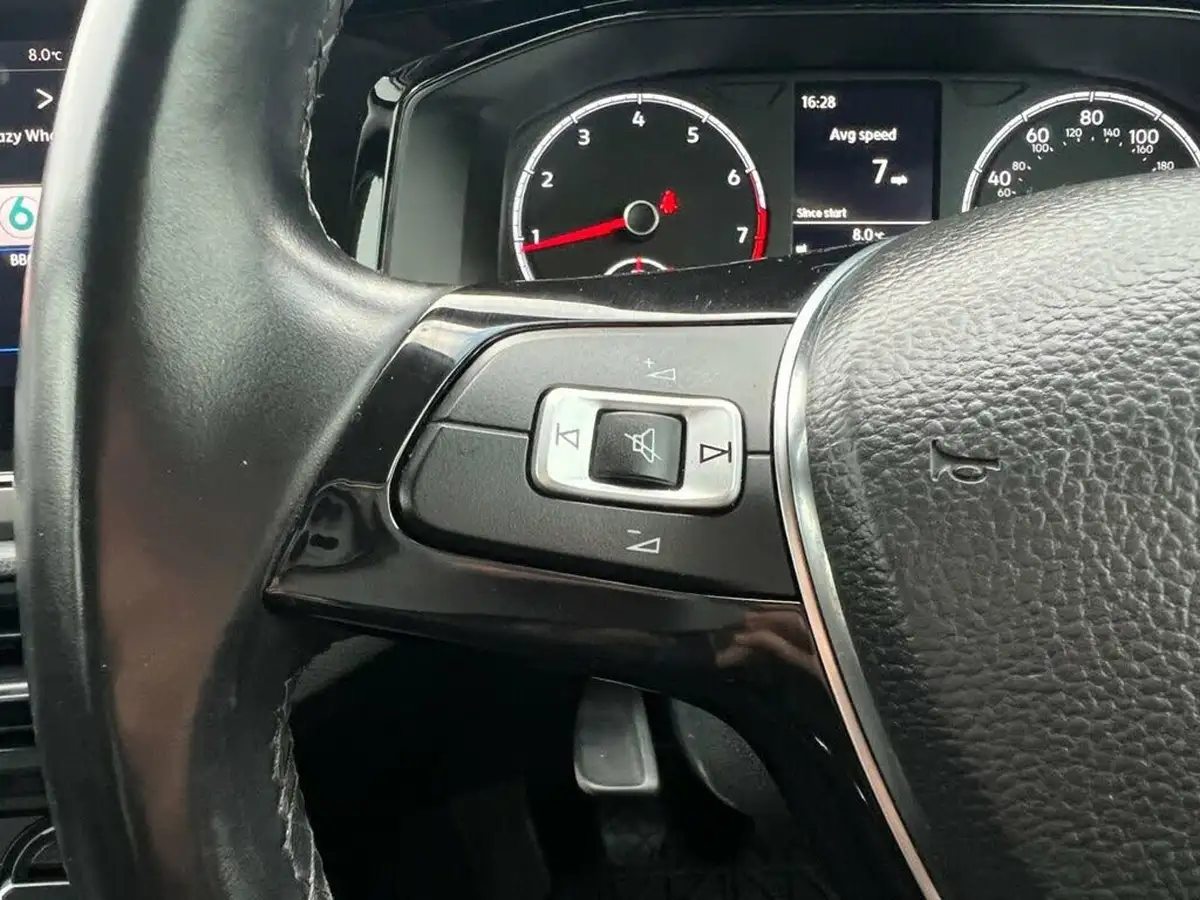 2018-volkswagen-polo-10-se-65ps-evo-big-8