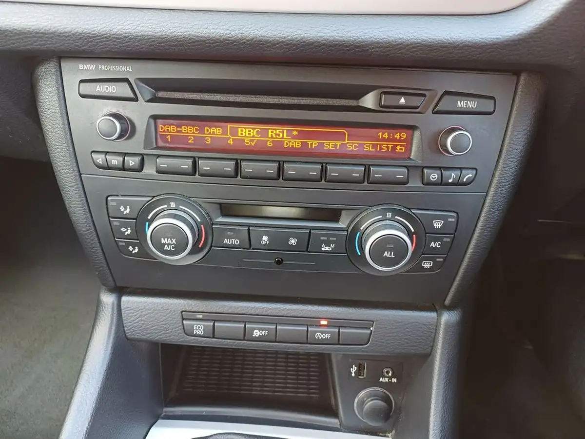 2013-bmw-x1-20td-sdrive18d-se-big-21