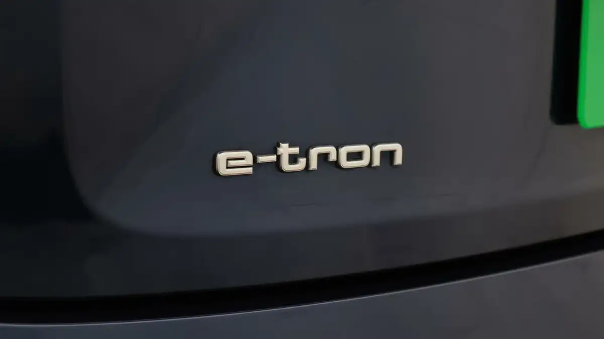 2022-audi-e-tron-55e-s-line-sportback-big-21