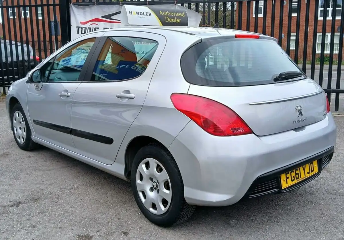 2011-peugeot-308-16td-access-16hdi-92bhp-fap-big-20
