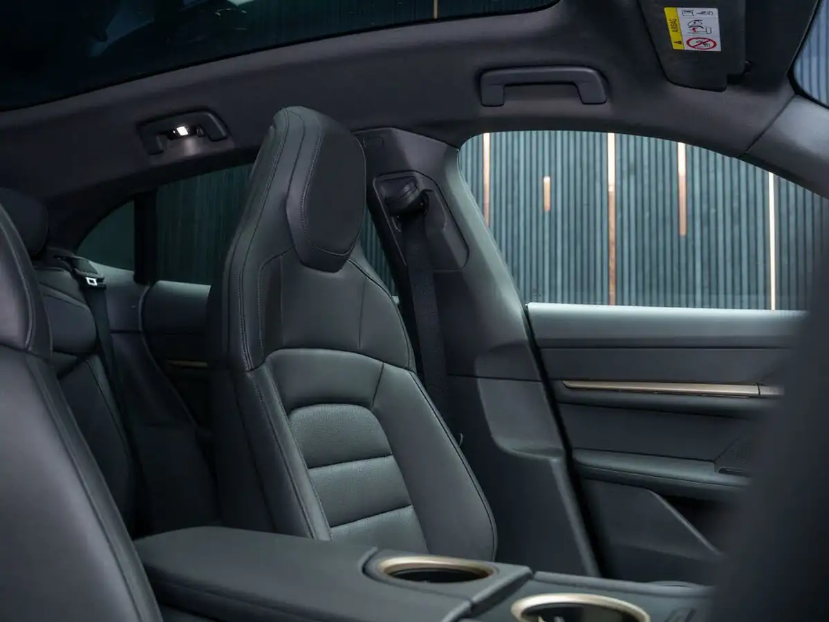 2022-porsche-taycan-e-sport-turismo-476ps-performance-battery-plus-big-32