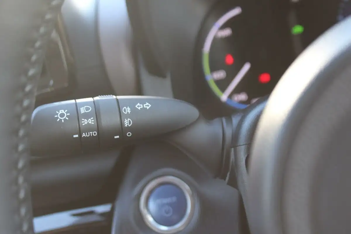2023-toyota-yaris-cross-15-vvt-i-excel-awd-i-big-27
