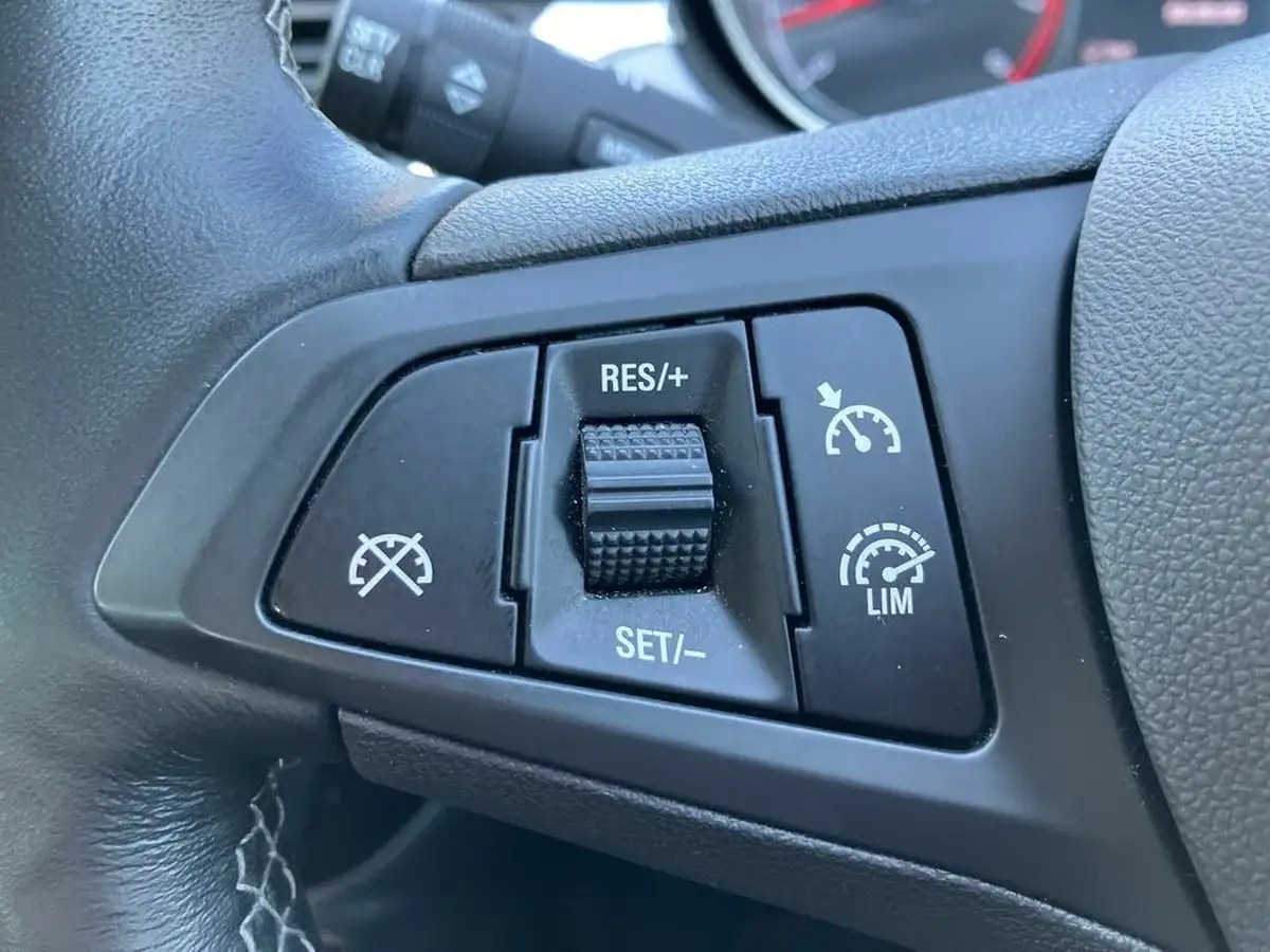 2017-vauxhall-corsa-14i-elite-auto-big-15