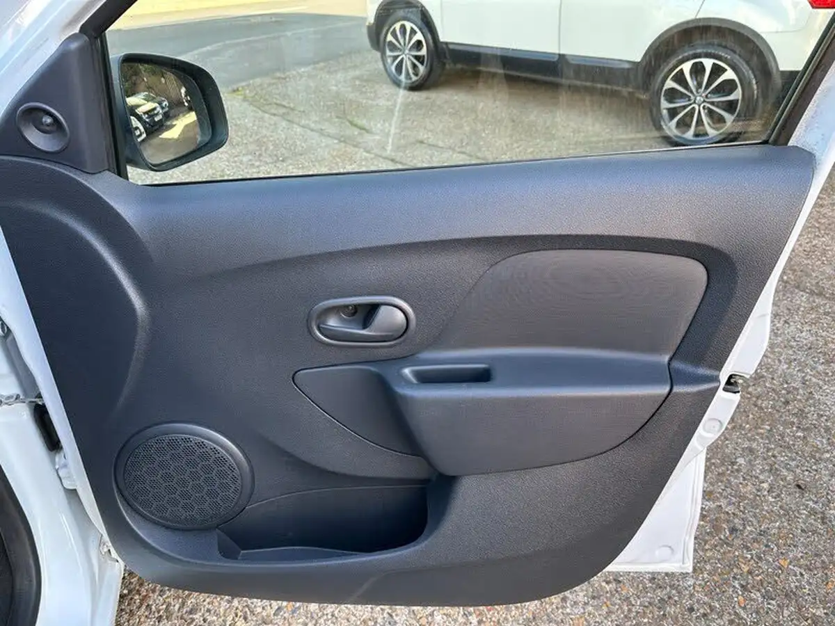 2016-dacia-sandero-12-ambiance-big-8