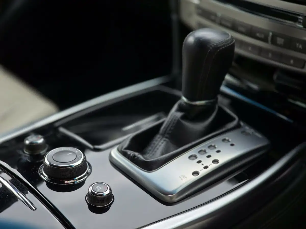 2016-infiniti-q70-37-sport-tech-big-11