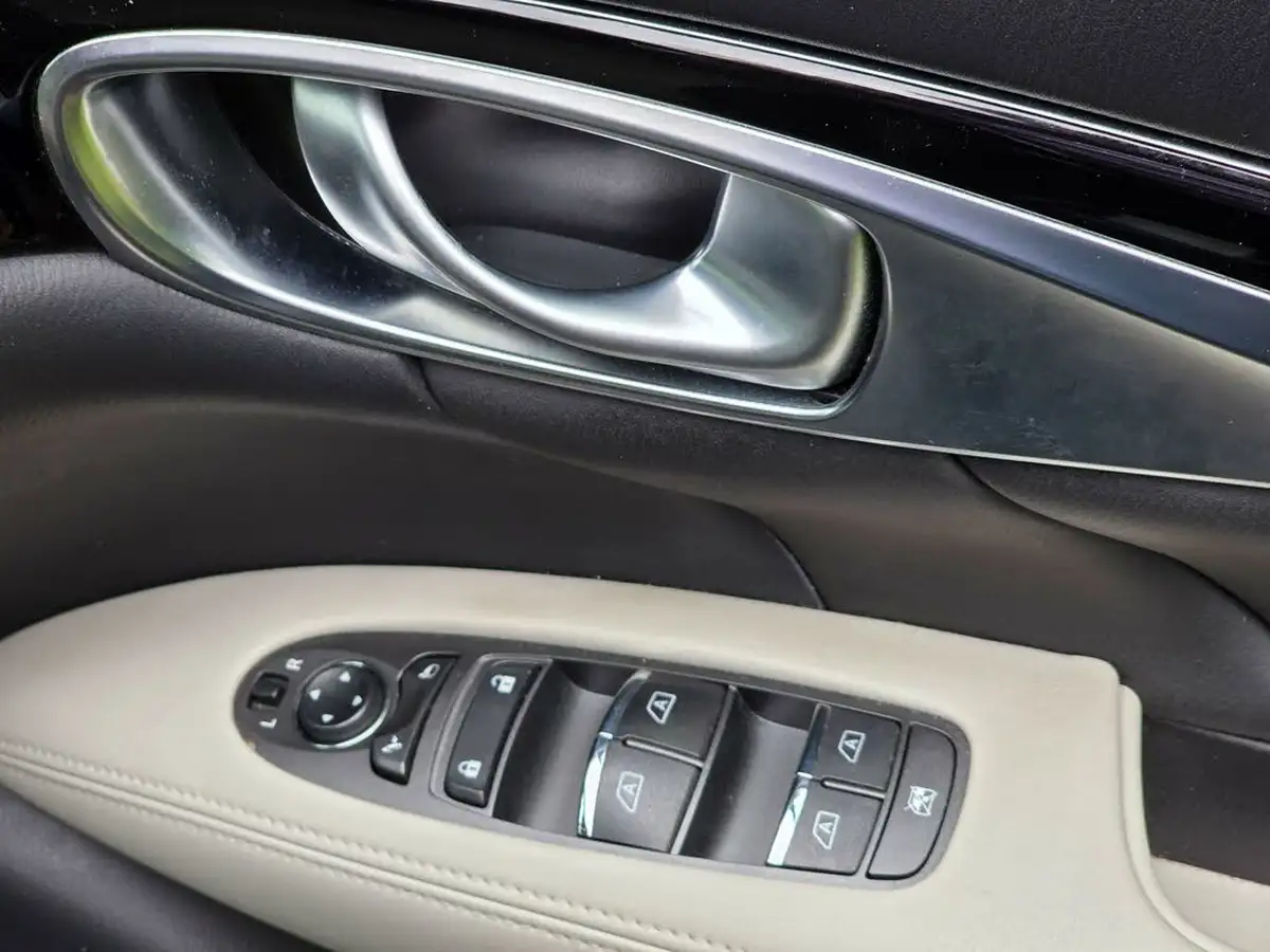 2016-infiniti-q70-37-sport-tech-big-35