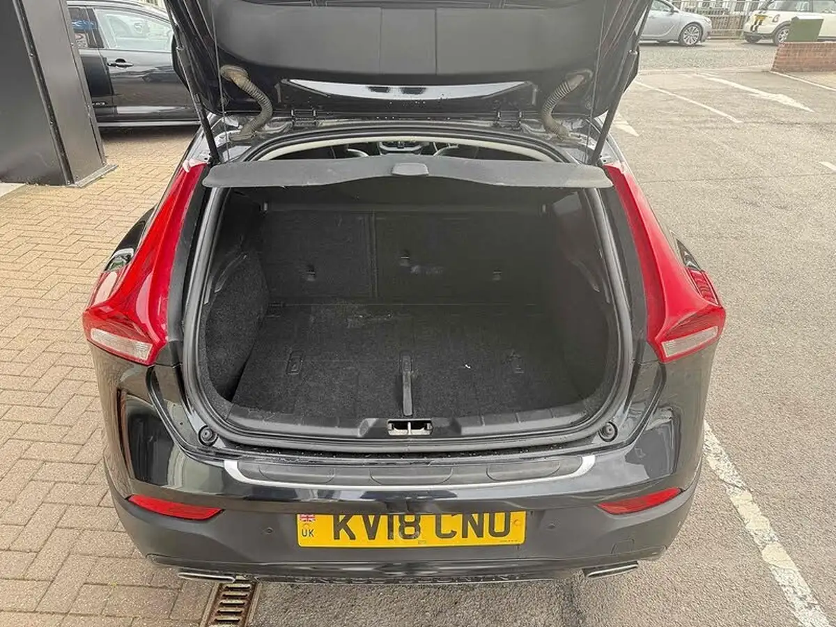 2018-volvo-v40-20td-d2-cross-country-pro-geartronic-big-23
