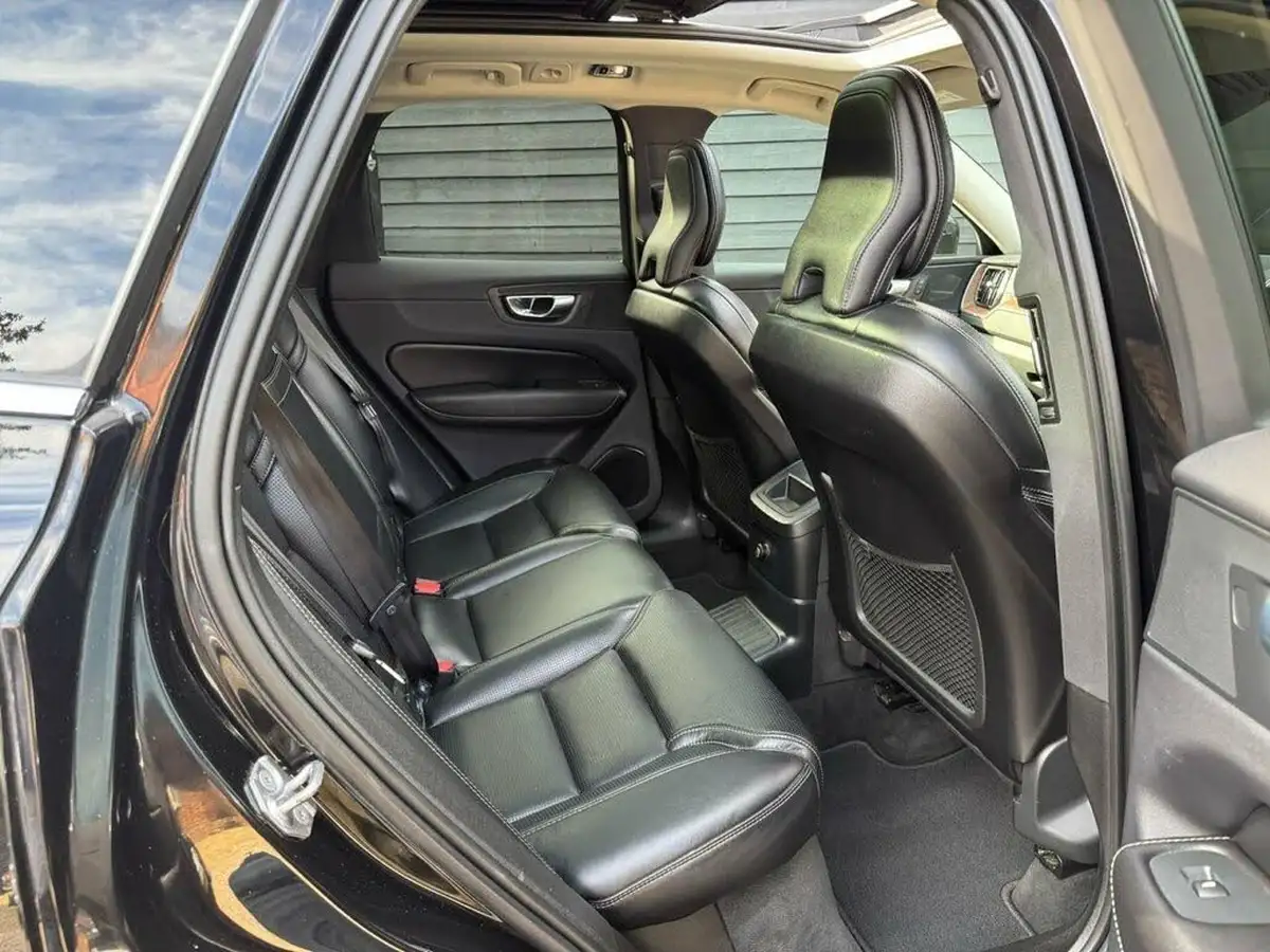 2020-volvo-xc60-20-t8-inscription-299bhp-4x4-ss-big-15