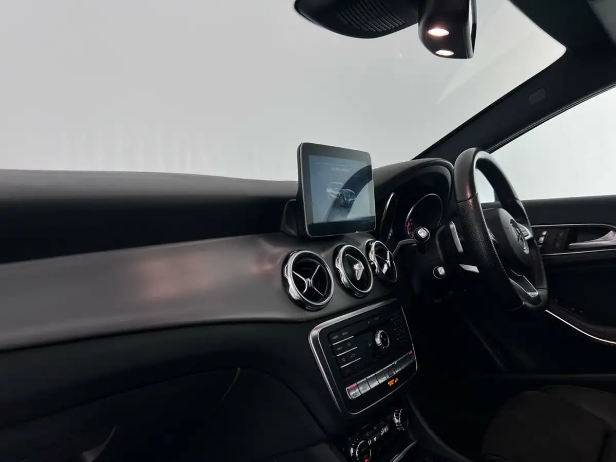 2017-mercedes-benz-gla-class-21d-gla-220d-amg-line-premium-plusss-big-15