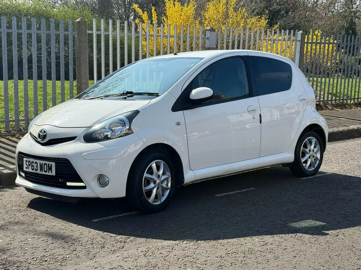 2013-toyota-aygo-10-mode-5d-big-4