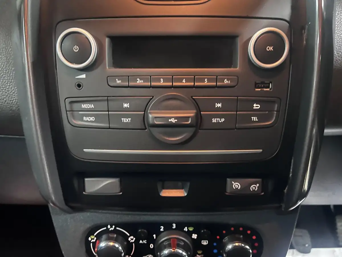 2017-dacia-duster-15dci-laureate-110bhp-4x4-ss-station-wagon-5d-big-23