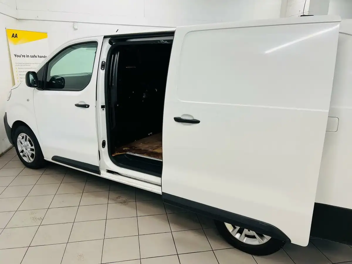 2019-vauxhall-vivaro-15td-2900-l2h1-dynamic-big-30