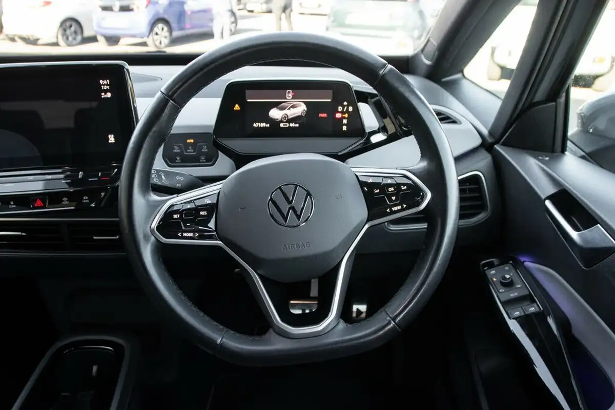 2020-volkswagen-id3-e-business-big-20