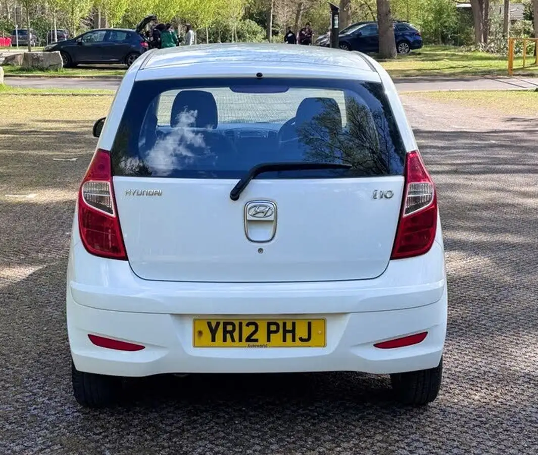 2012-hyundai-i10-12-active-big-6