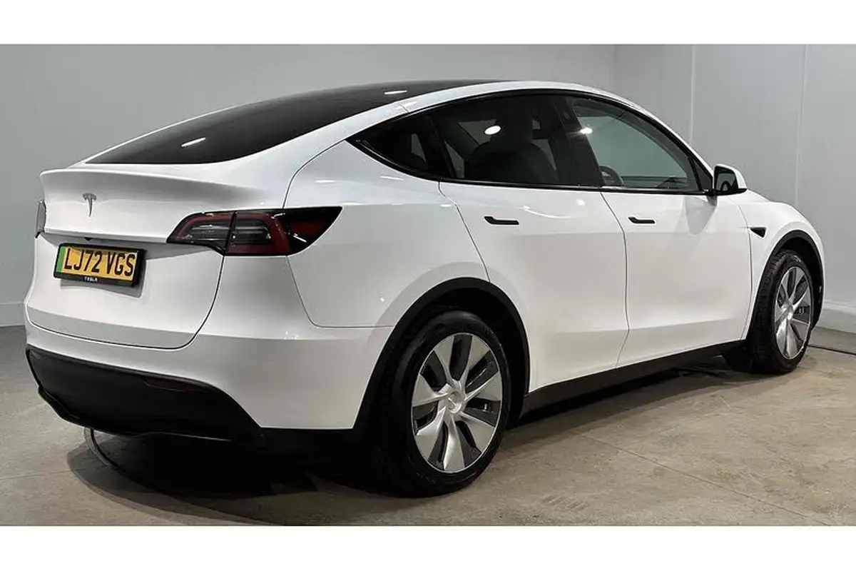 2023-tesla-model-y-e-rwd-big-6