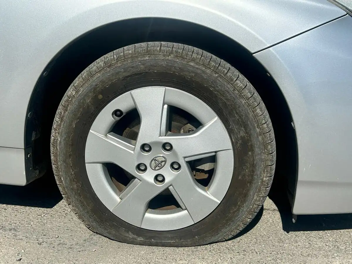 2011-toyota-prius-big-1