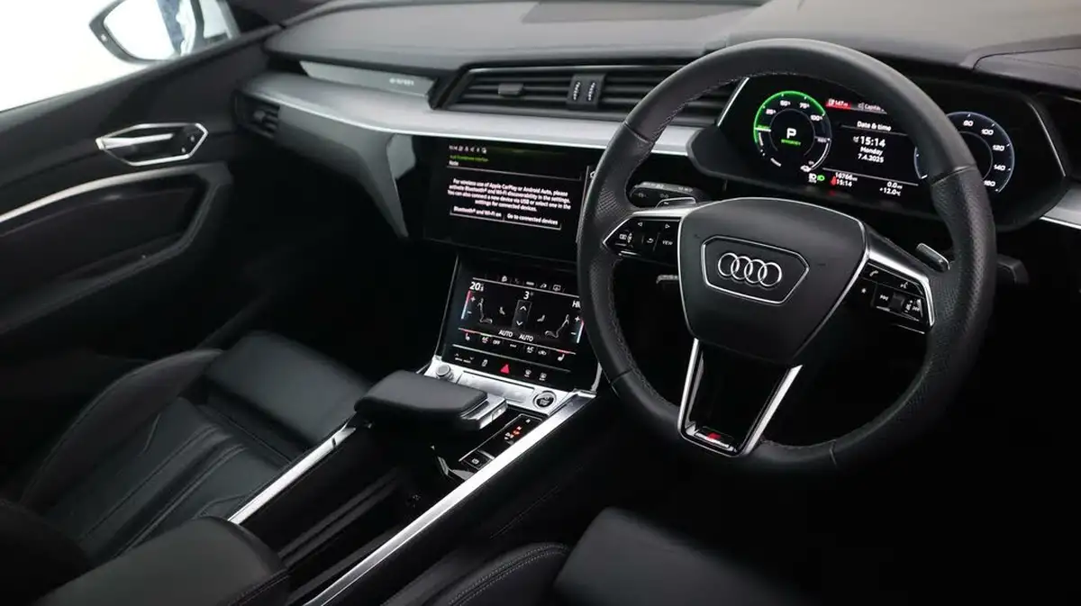 2021-audi-e-tron-55e-s-line-sportback-big-9