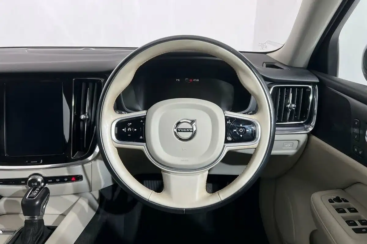 2019-volvo-v60-20-t5-cross-country-plus-big-19