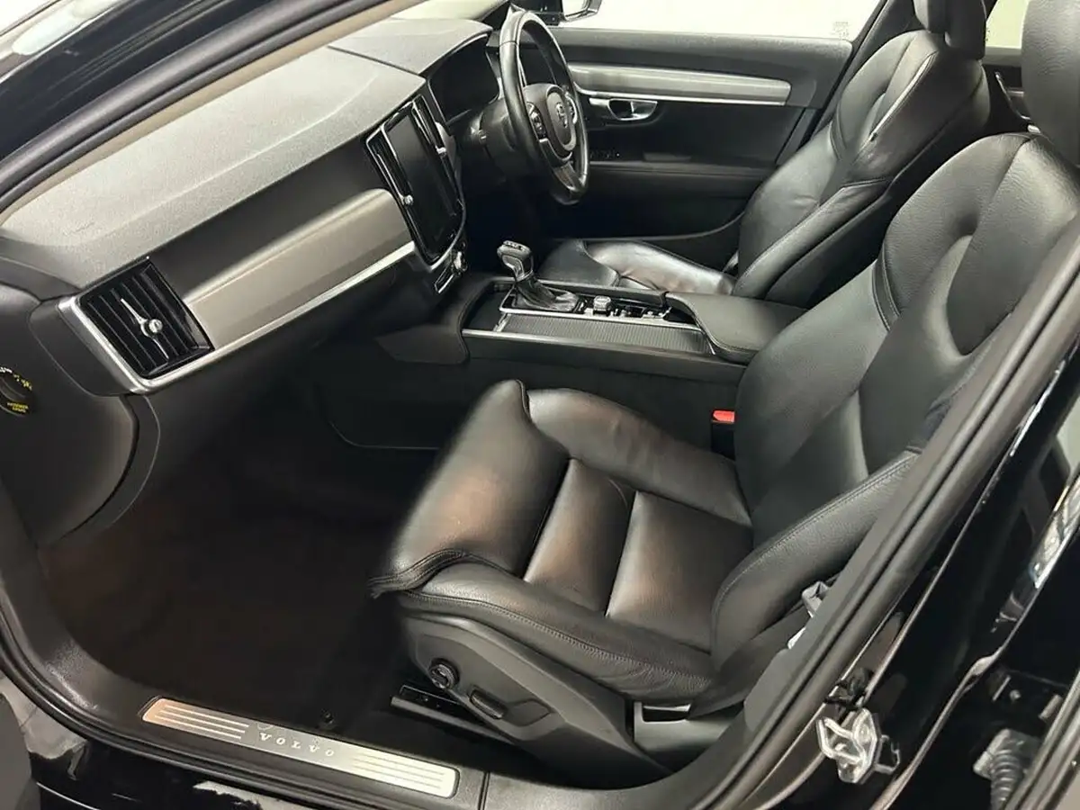 2020-volvo-v90-20-t4-momentum-plus-big-33