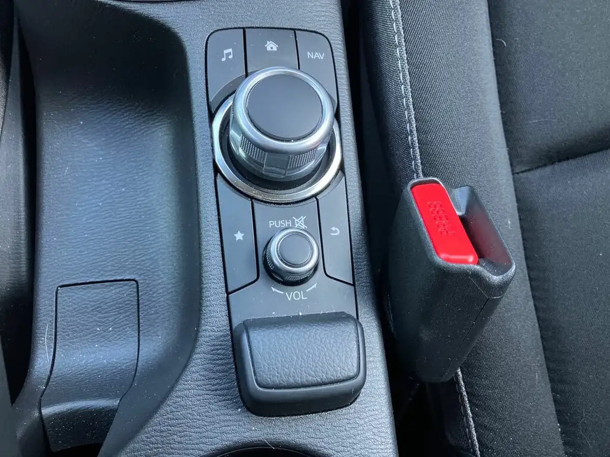 2024-mazda-mazda2-15-e-skyactiv-g-exclusive-line-big-25