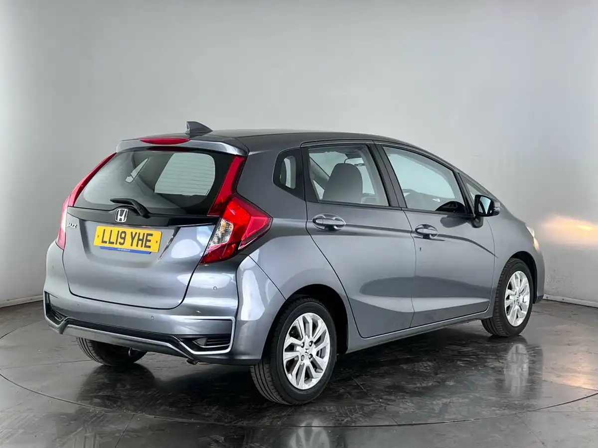 2019-honda-jazz-13-i-vtec-se-navi-cvt-big-2